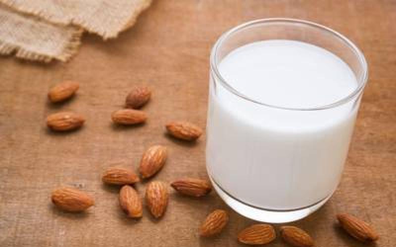 Растительное молоко – полезная замена коровьего Чем можно заменить молочные продукты взрослым
